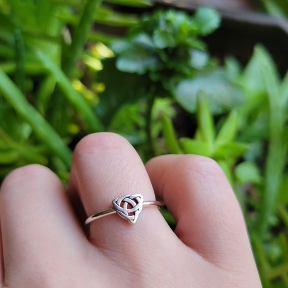 New Solid 925 Sterling Silver Celtic Triangle Ring - Picture 4 of 14